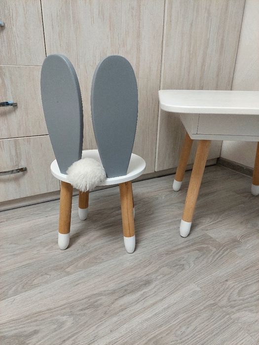 Дитячий стіл і стільчик з вушками зайчика для творчості