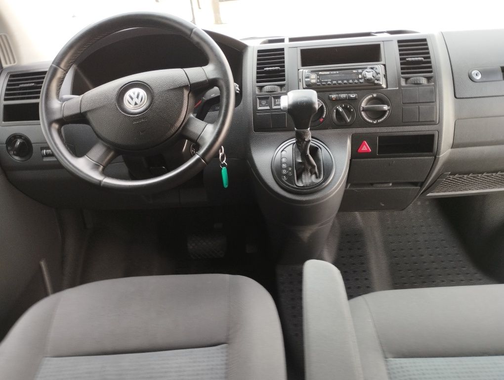 Volkswagen Transporter caravelle T5 9 osób automat