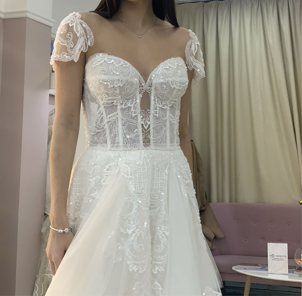 Продам весільну сукню Wona Concept