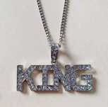 Colar KING prateado com brilhantes
