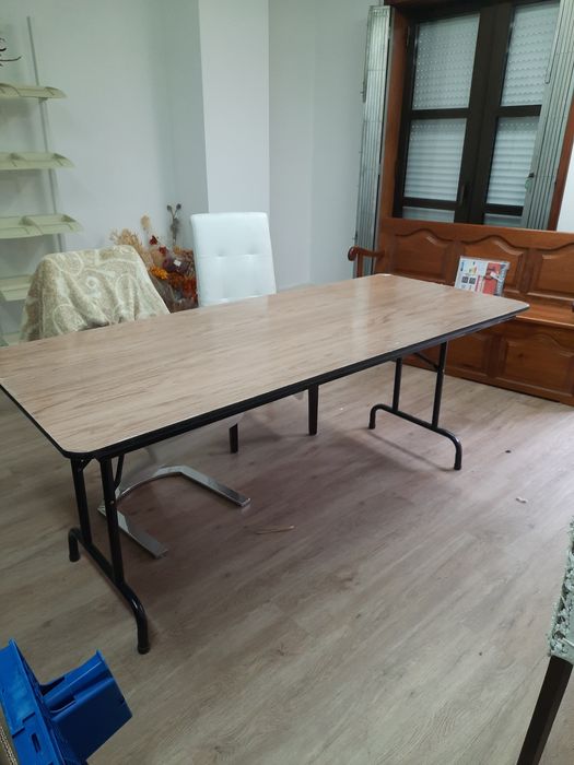 Mesa com pernas dobráveis