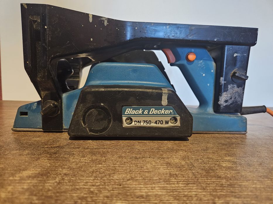 Strug Elektryczny BLACK&DECKER DN 750 470 W