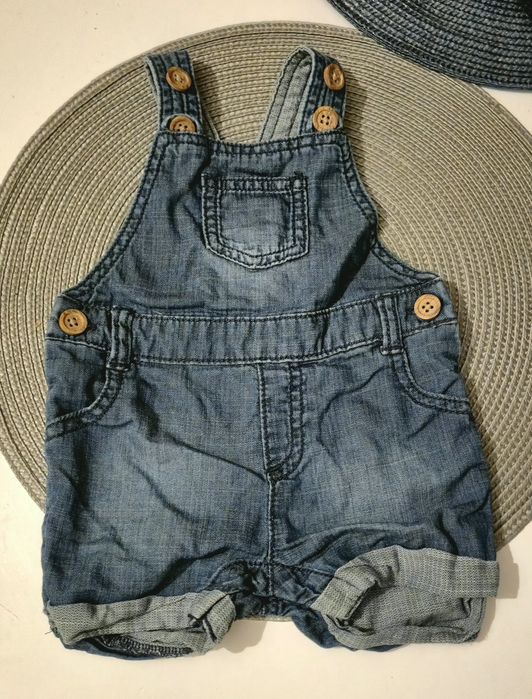 Niemowlęce szorty na szelkach