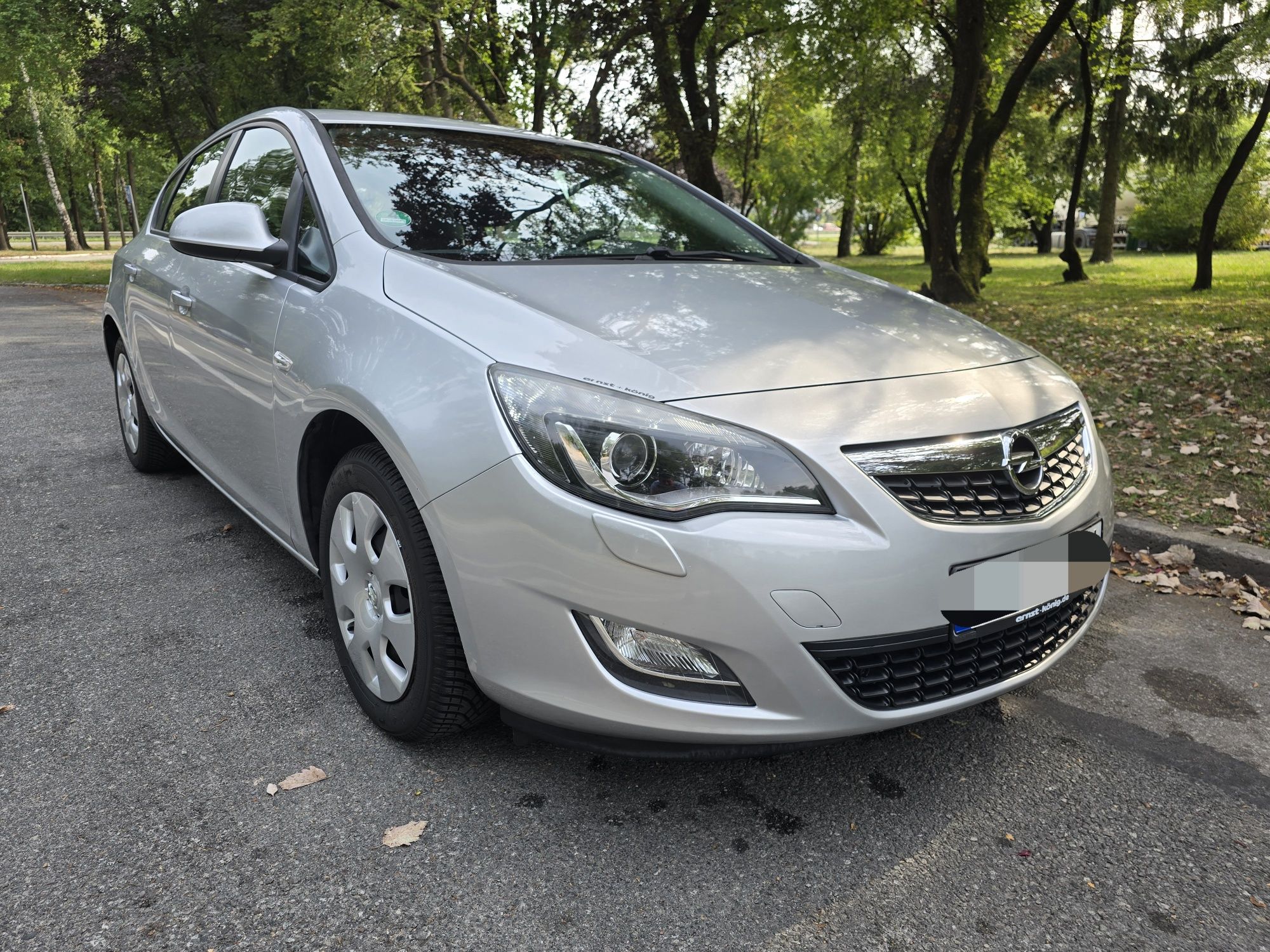 Opel Astra 1.4 EcoFlex, niski przebieg,  bogate wyposażenie