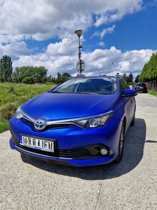 Wynajem Toyota Auris Hybryda