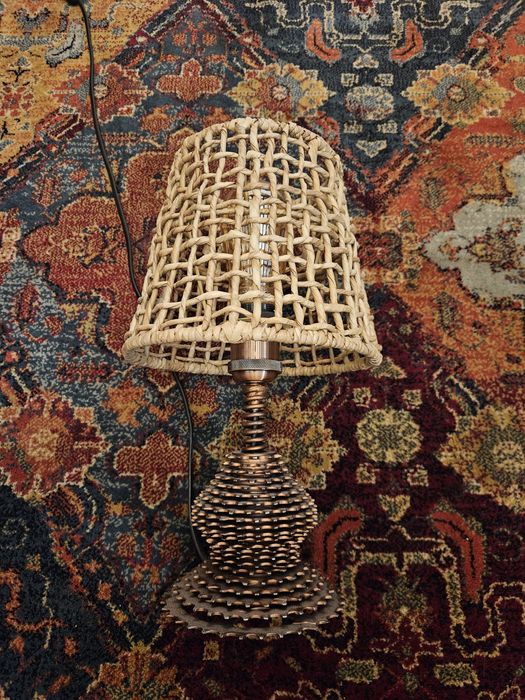 Lampa industrialna - loft z zębatek rowerowych I sprężyny