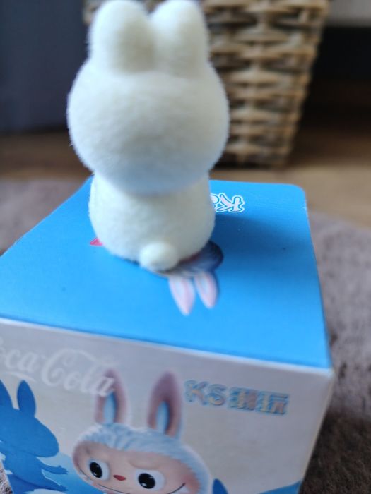Labubu figurka z pudełkiem