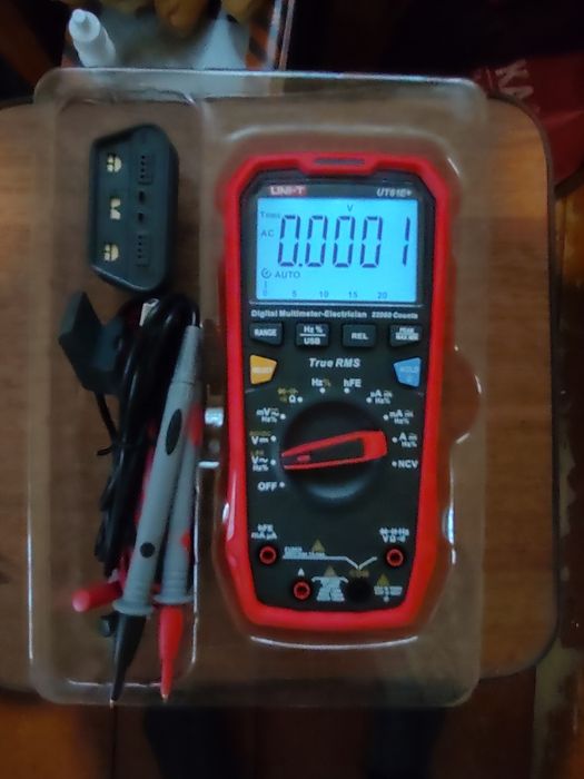 Прилад цифровий UNI-T UT61E+