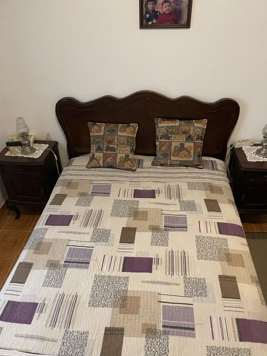 Cama de casal em madeira