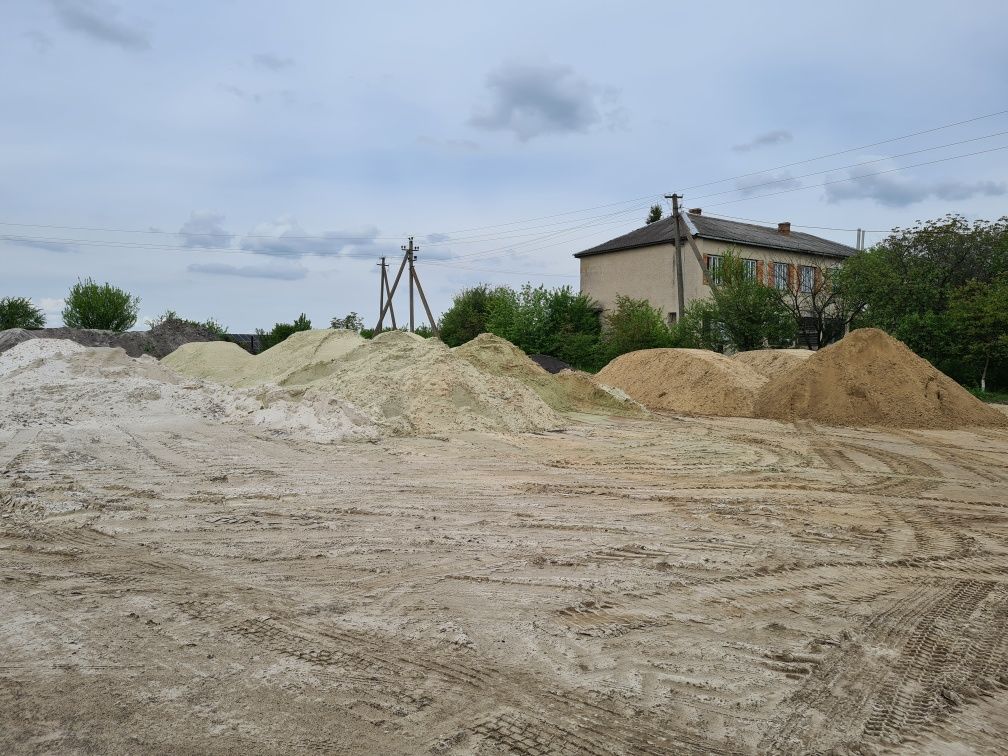 Радехів Щебінь(різних фракцій),відсів,пісок,бетон,послуги маніту