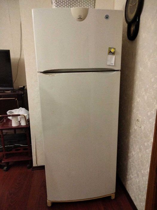 Продам холодильник 2камерний  INDESIT  4500 грн (бу, рабочий)