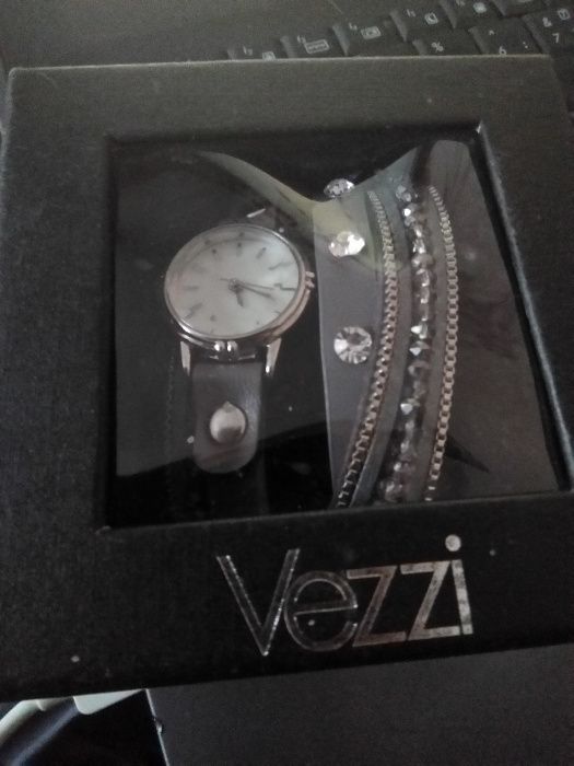 жіночий наручний годинник Vezzi