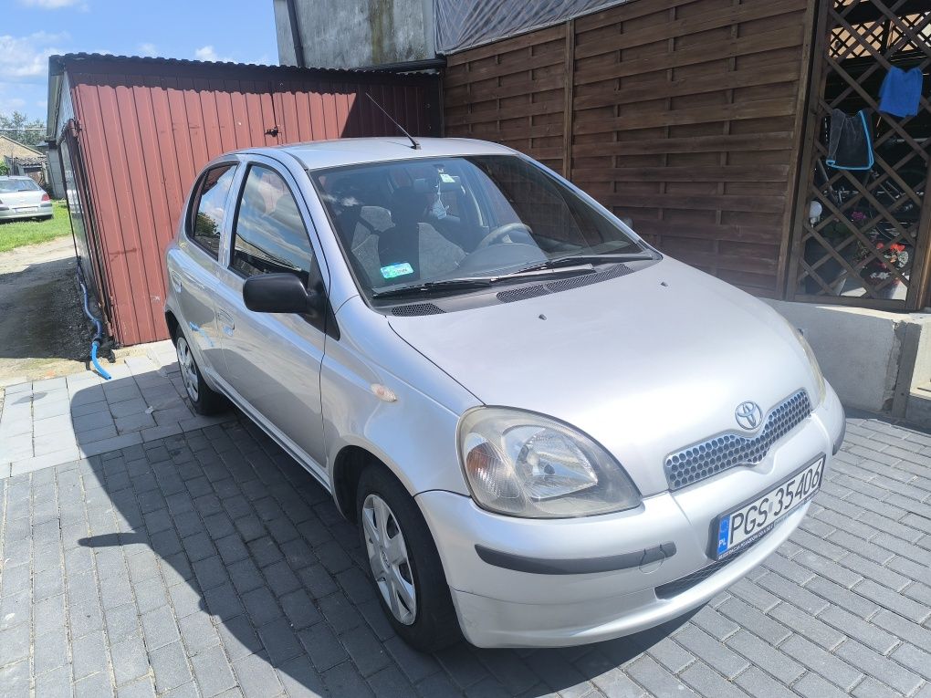 Sprzedam Toyotę Yaris I 1.0 VVT-I
