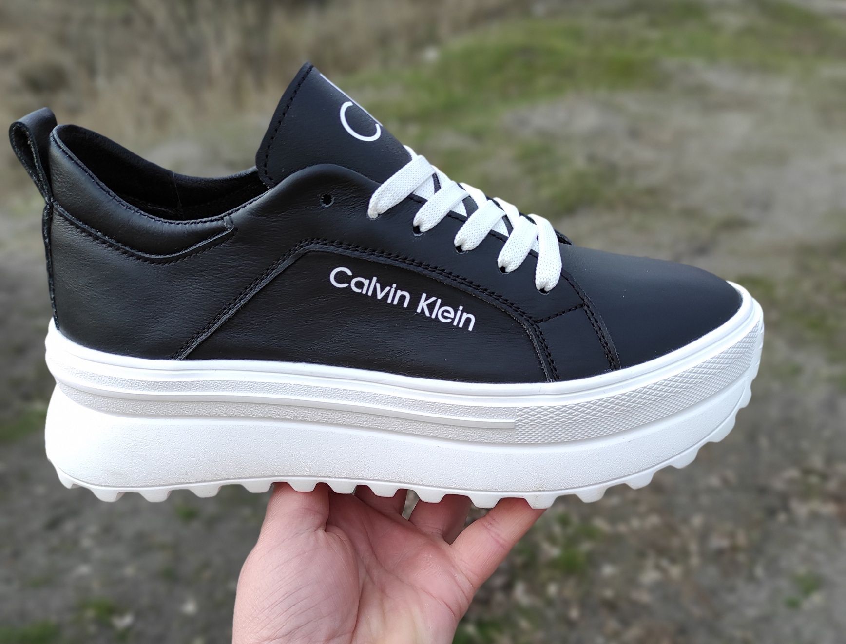 Кожаные женские кроссовки Calvin Klein