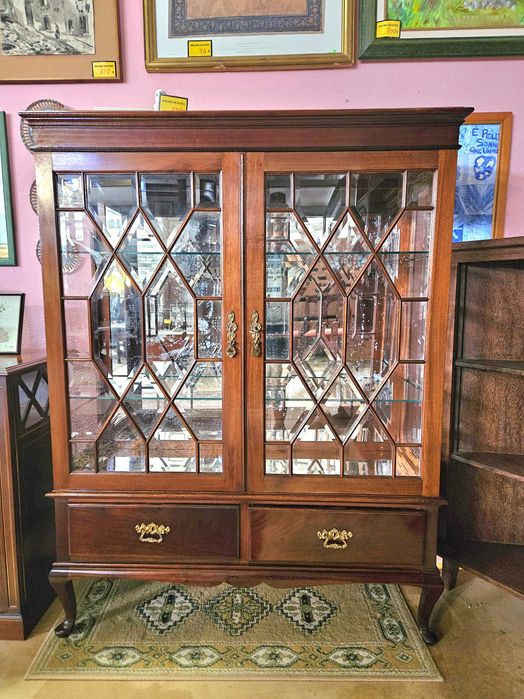 Cristaleira antiga em óptimo estado geral