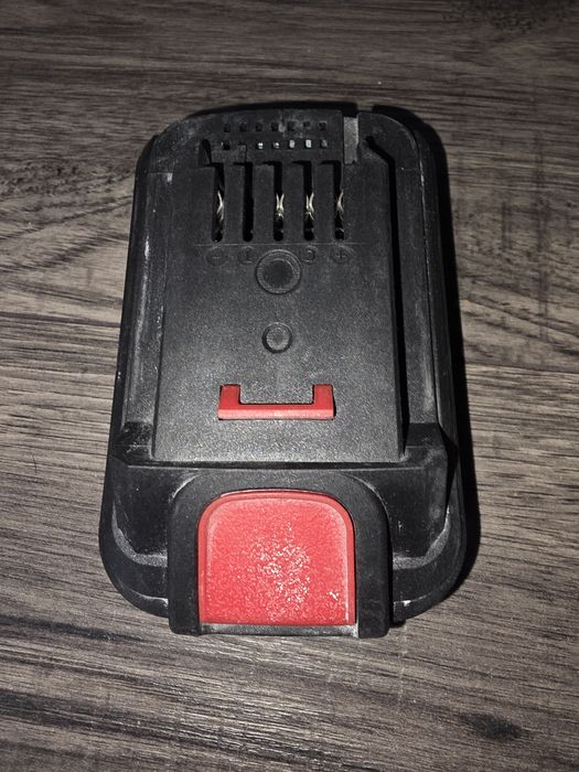 Zestaw Graphite wiertarko-wkrętarka plus latarka