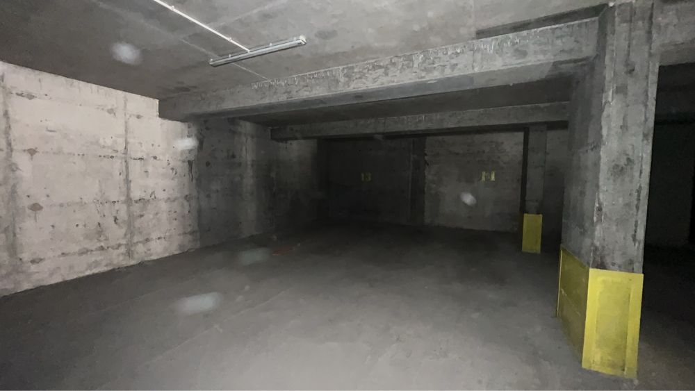 Продам паркінг та комірку жк «Амстердам»