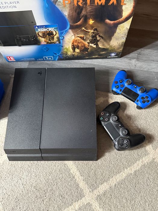 PS4, 1TB pamięci + 2 pady+ 9 gier