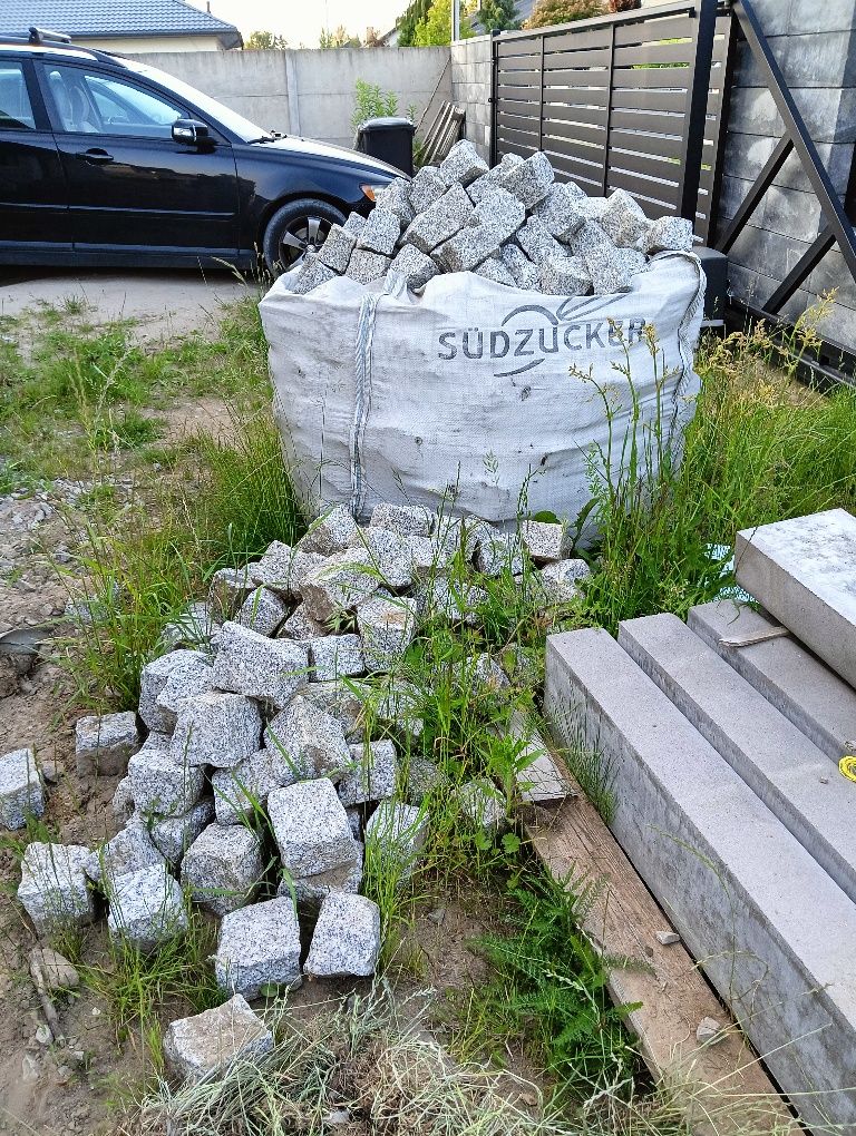 Kostka granitowa łupana 2 tony