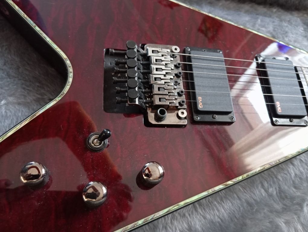 Електрогітара Schecter diamond series. Flying V hellraiser