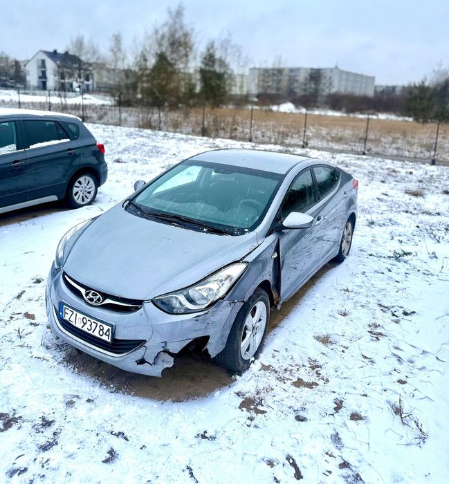 Hyundai Elantra 1.8 GLS Bardzo ładny Delikatnie uszkodzony Zadbany Pali i jeździ