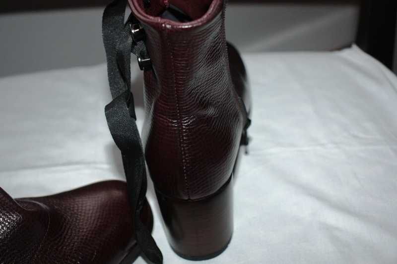 Botas em pele bordeaux pelo tornozelo como novas LILIMILL T.38