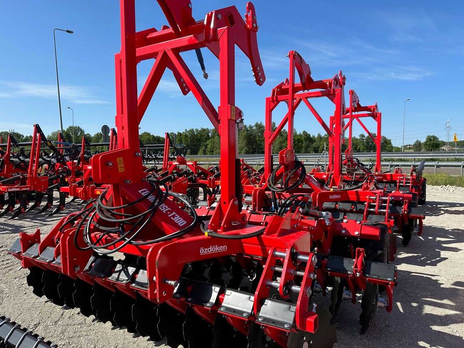 Agregat uprawowo-siewny półzawieszany z wałem opon. COMBIDISC OZDOKEN