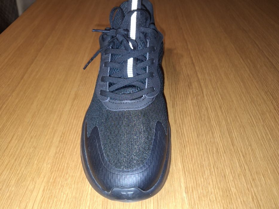 Продам, новые мужские, кроссовки ,лето, лёгкие-прочные.,стелька-28,5