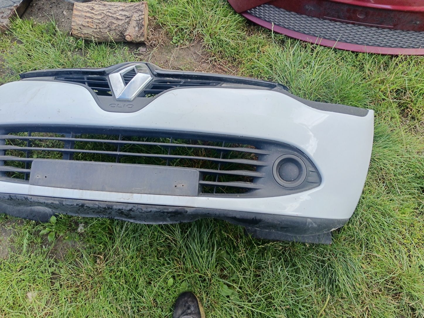 Zderzak przód Clio 4 biały kapletny dv369