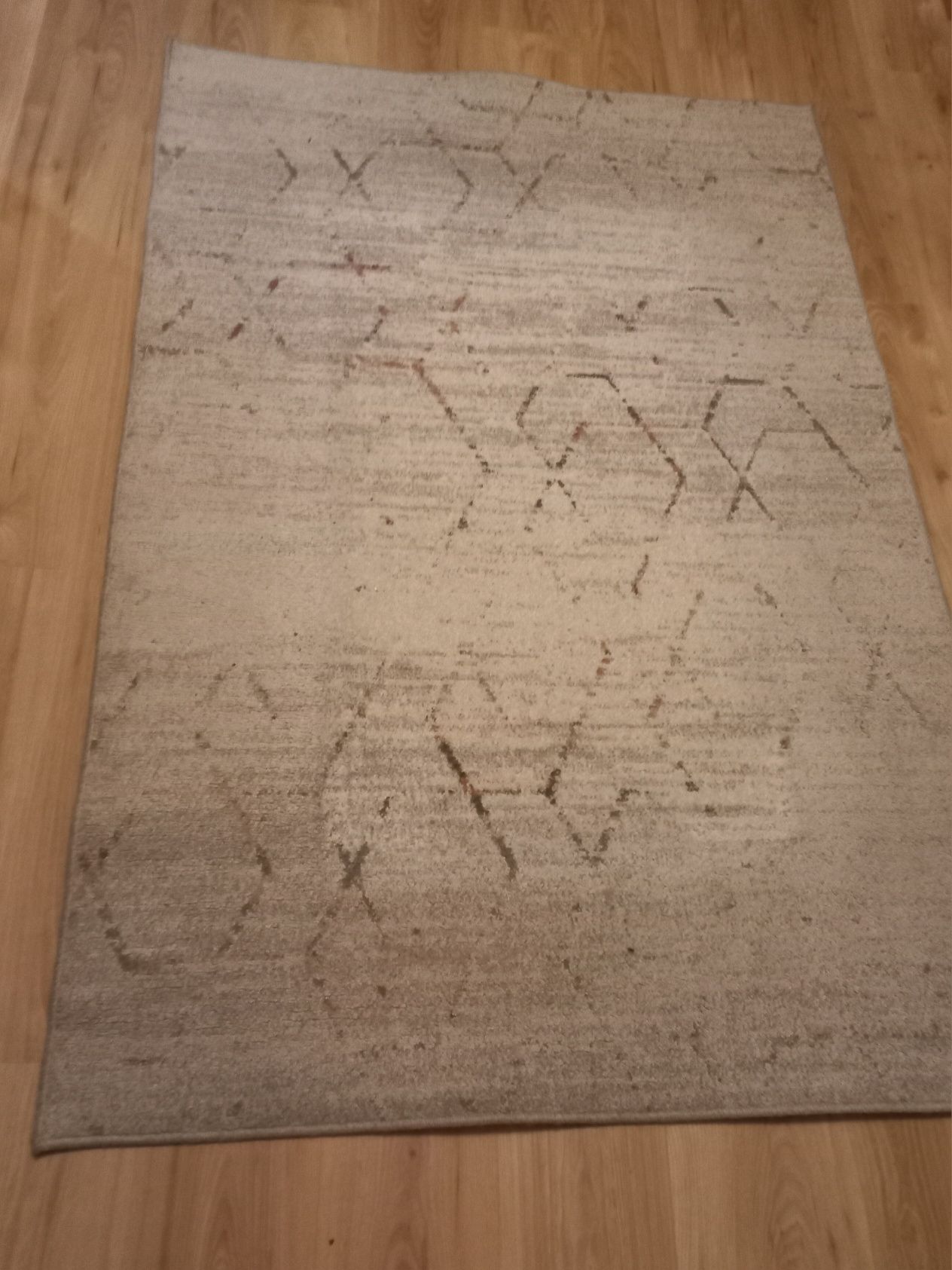 Vendo tapete com 1,80×1,20 côr nude com padrão