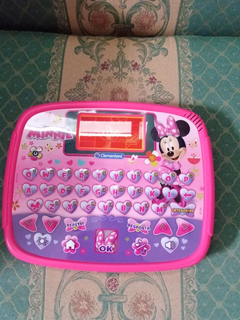 Tablet com jogos criança