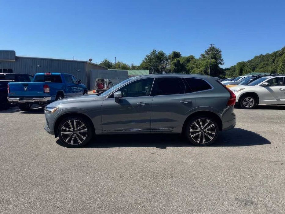Volvo XC60 B5      2023