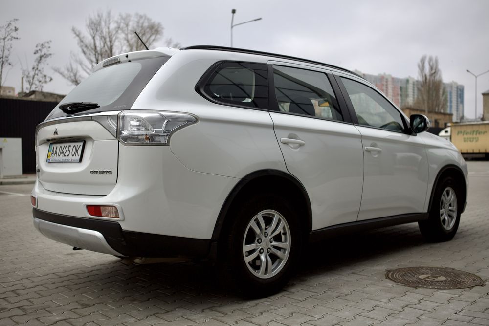 Кроссовер Mitsubishi Outlander 2.0 4WD офіційний