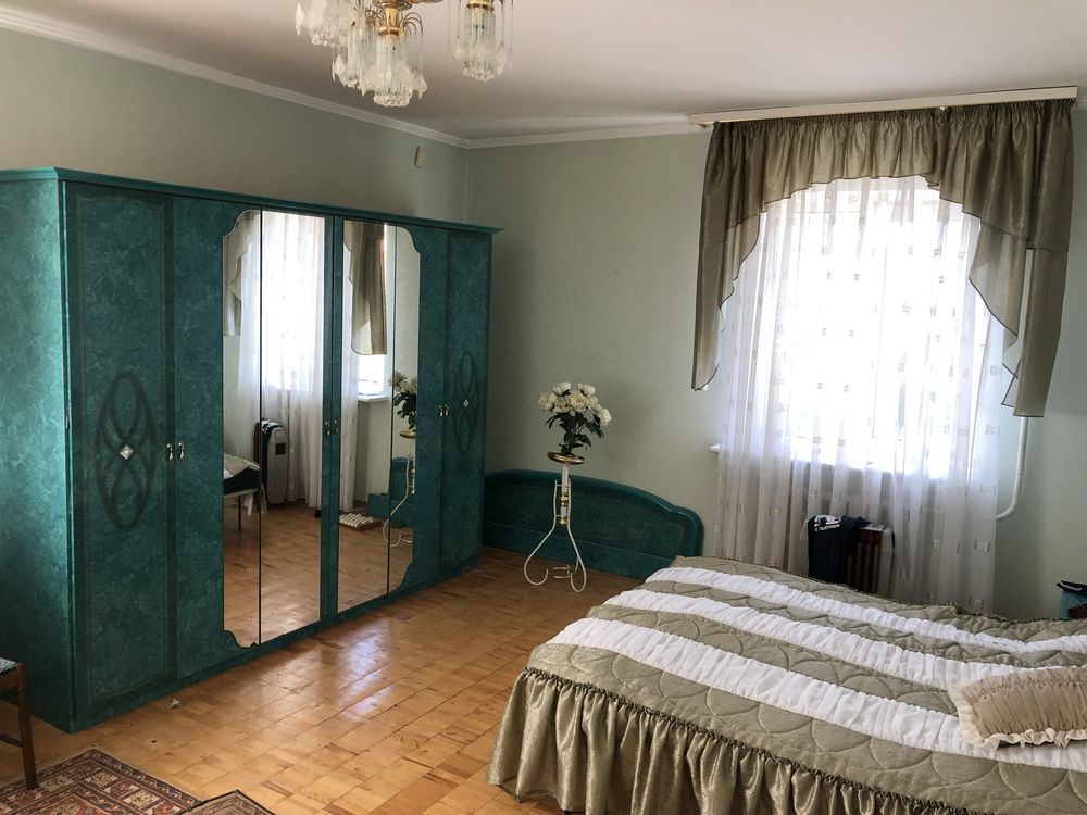 Продаж 2-поверхового будинку