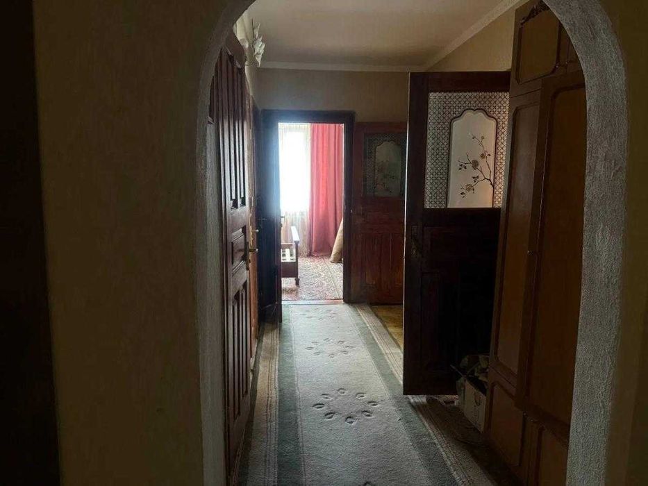 Продаж чотирьокімнатної квартири по вулиці Червоної Калини