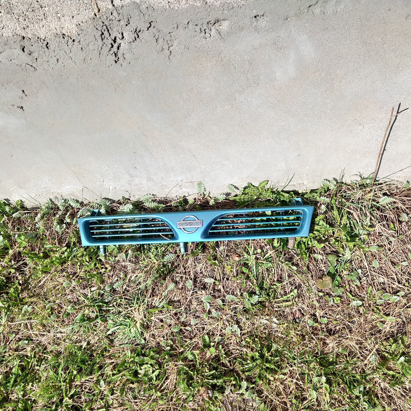 Grill atrapa chłodnicy zderzaka przód Nissan Sunny N14