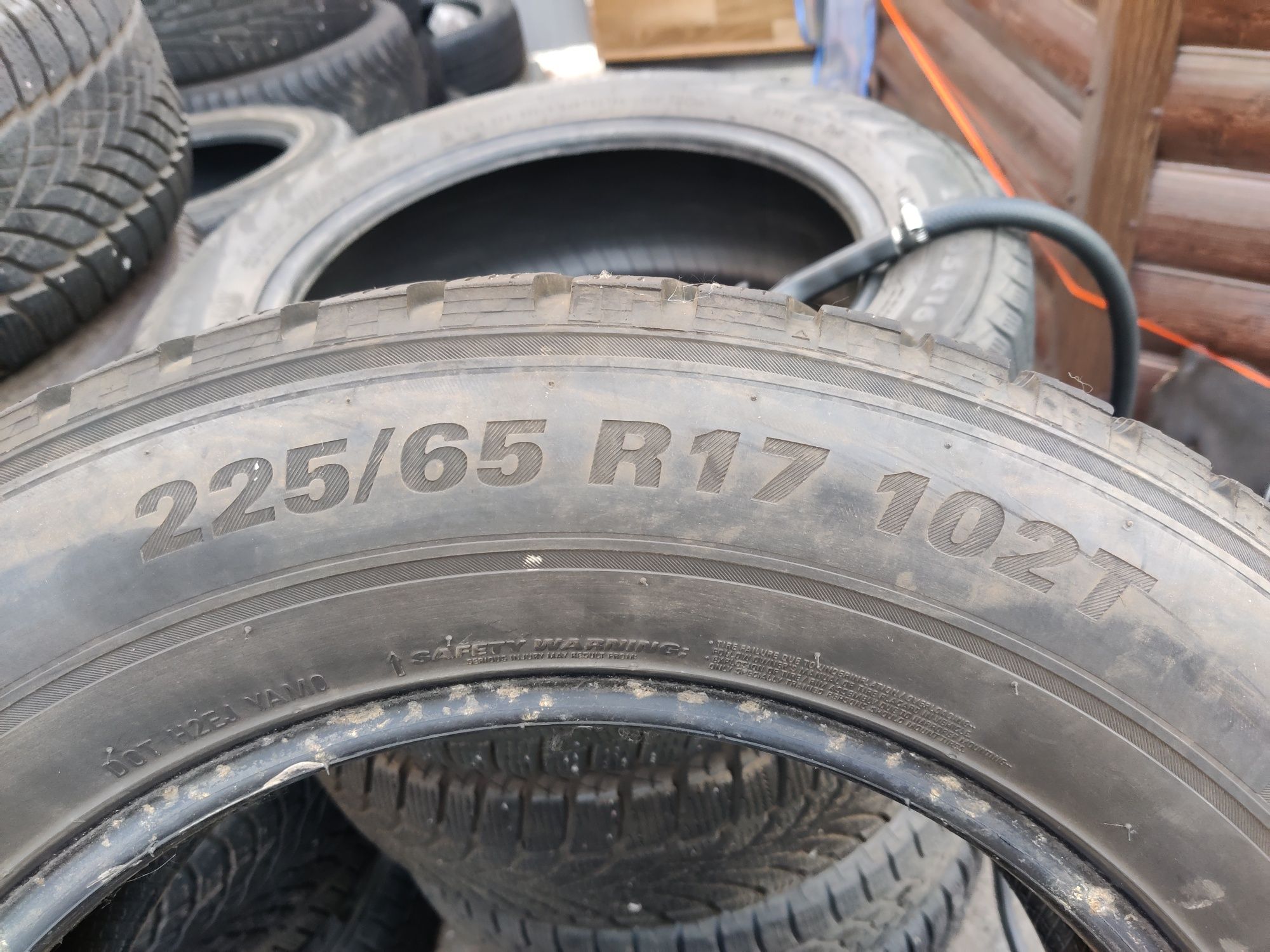 225/65R17 Kumho Winter Craft