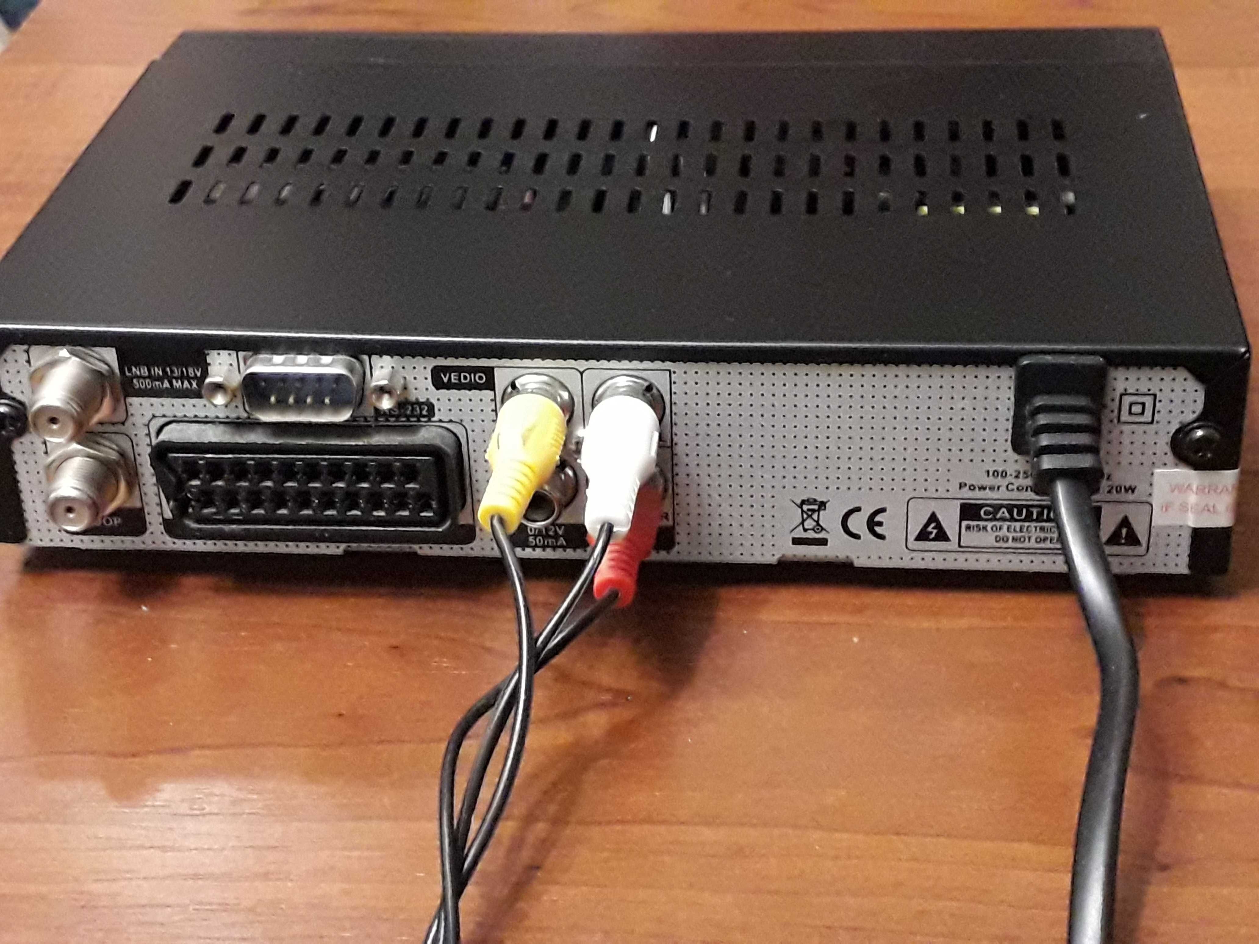 Wi-Fi роутер D-Link DIR-300. Спутниковый ресивер Ipsat 4060 CX.