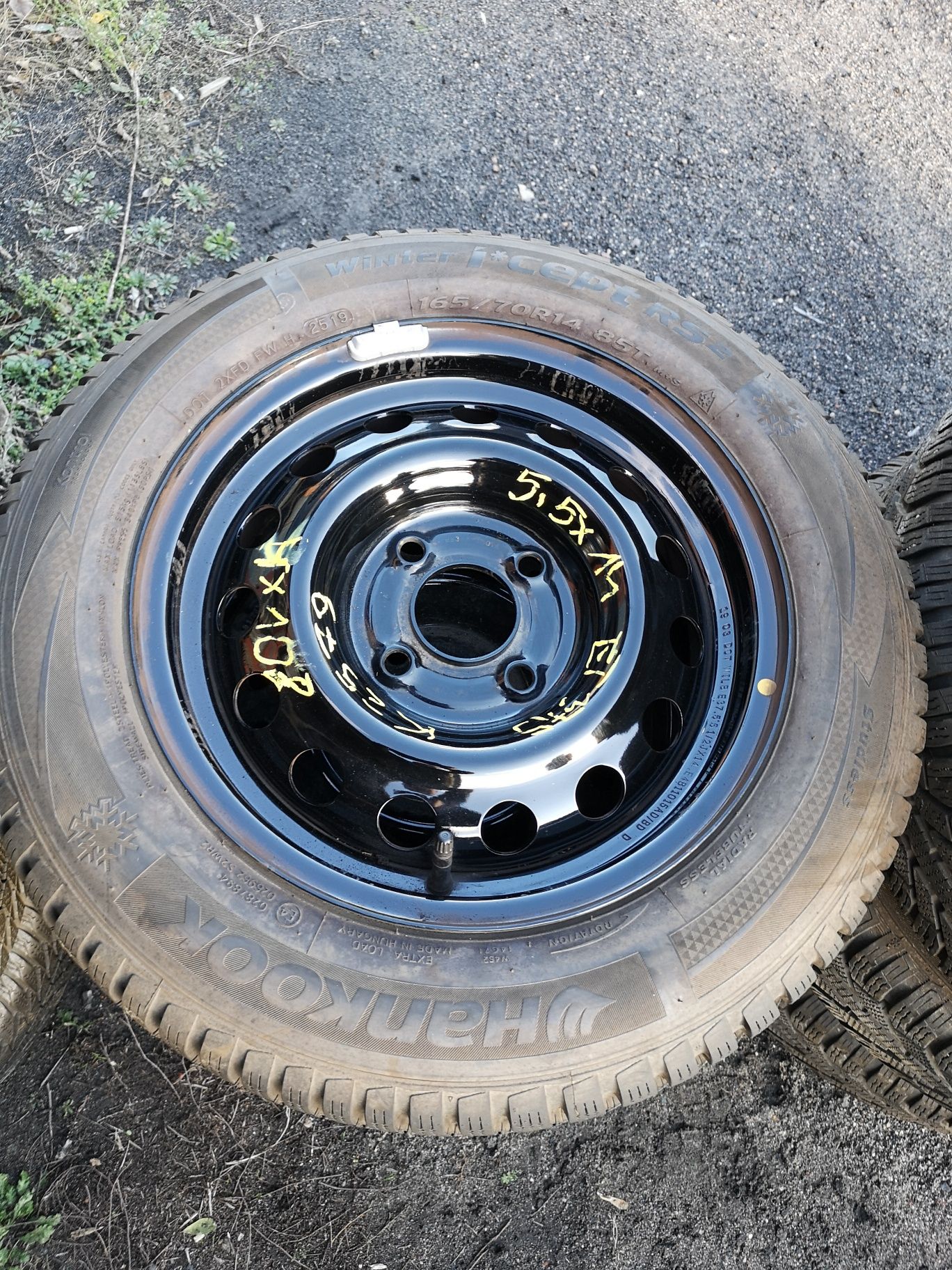 Komplet kół zimowych 4x108 Ford 165/70/14 Hankook 8mm