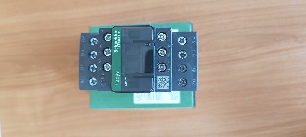Stycznik mocy 40A LC1DT40F7 AC-1 110v 4P  Schneider Nowy
