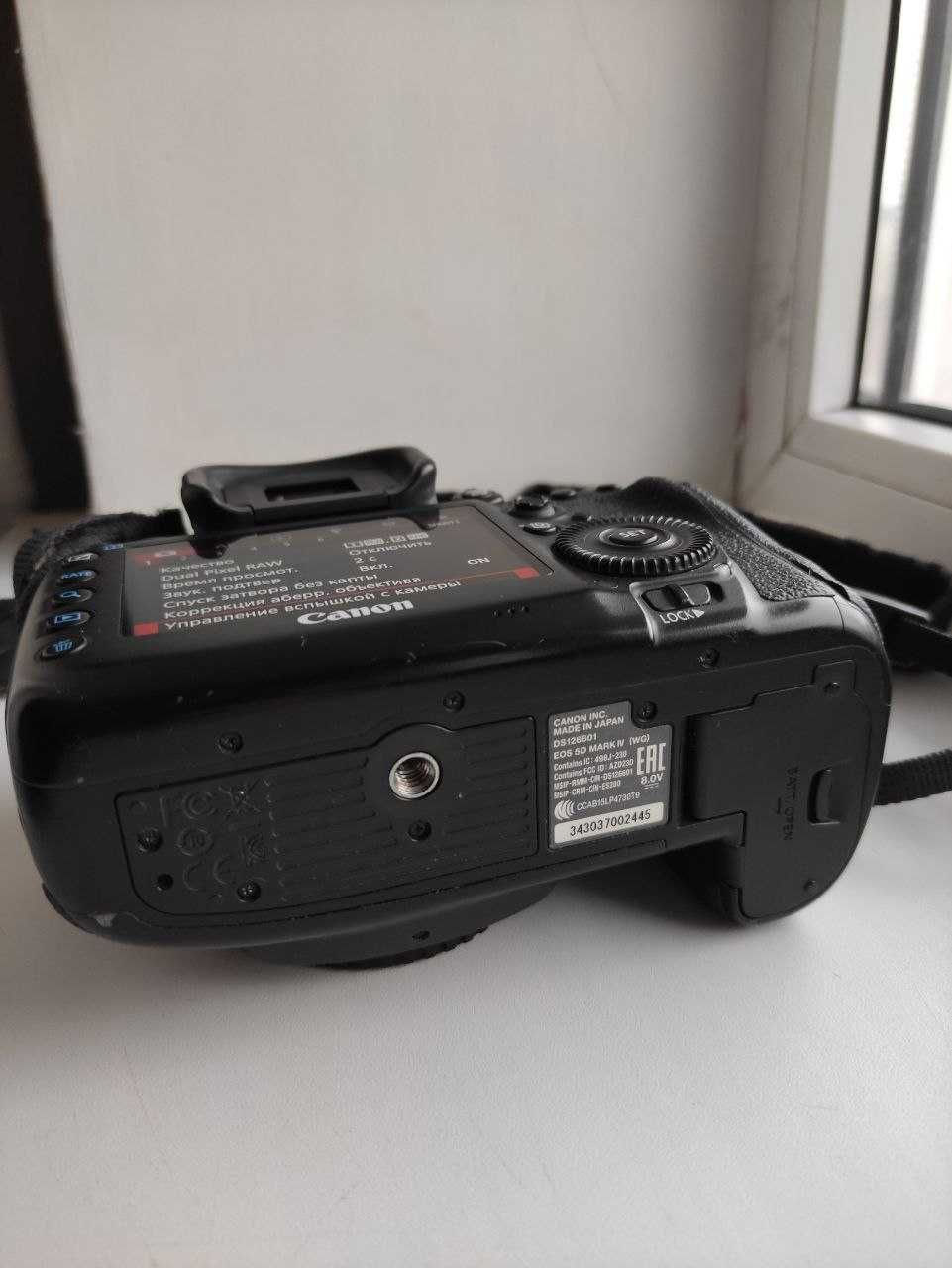 Canon 5D Mark IV 4