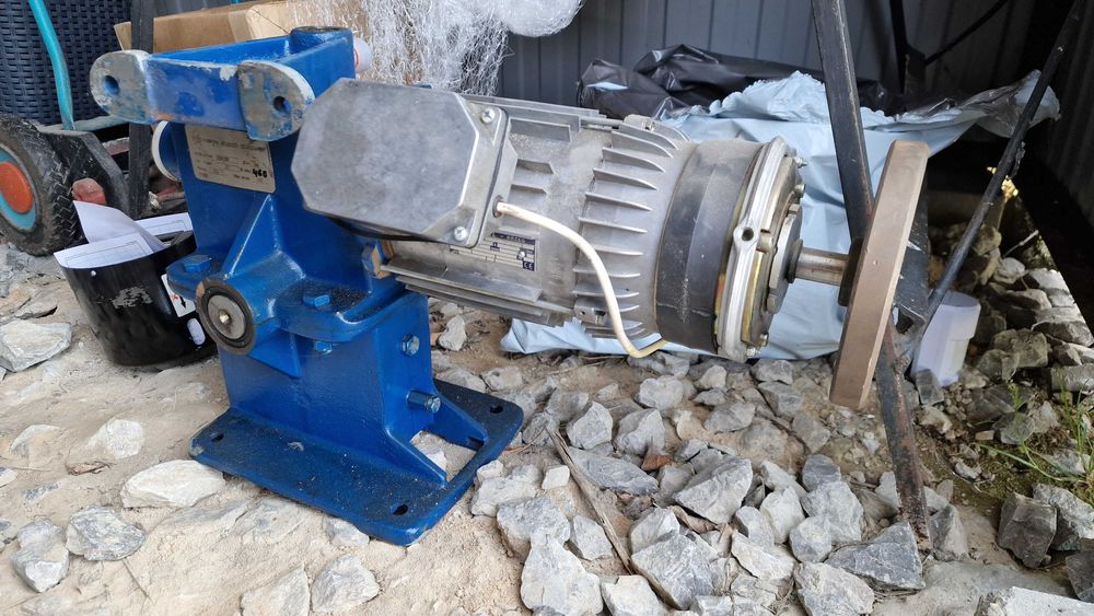 Motoreduktor Besel silnik elektryczny.