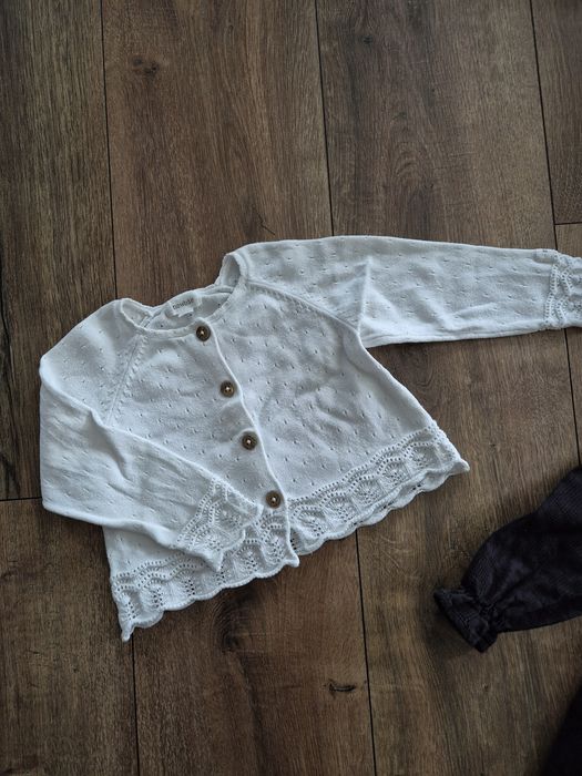 Śliczny komplecik Newbie rozmiar 74 sukieneczka i sweterek idealne na