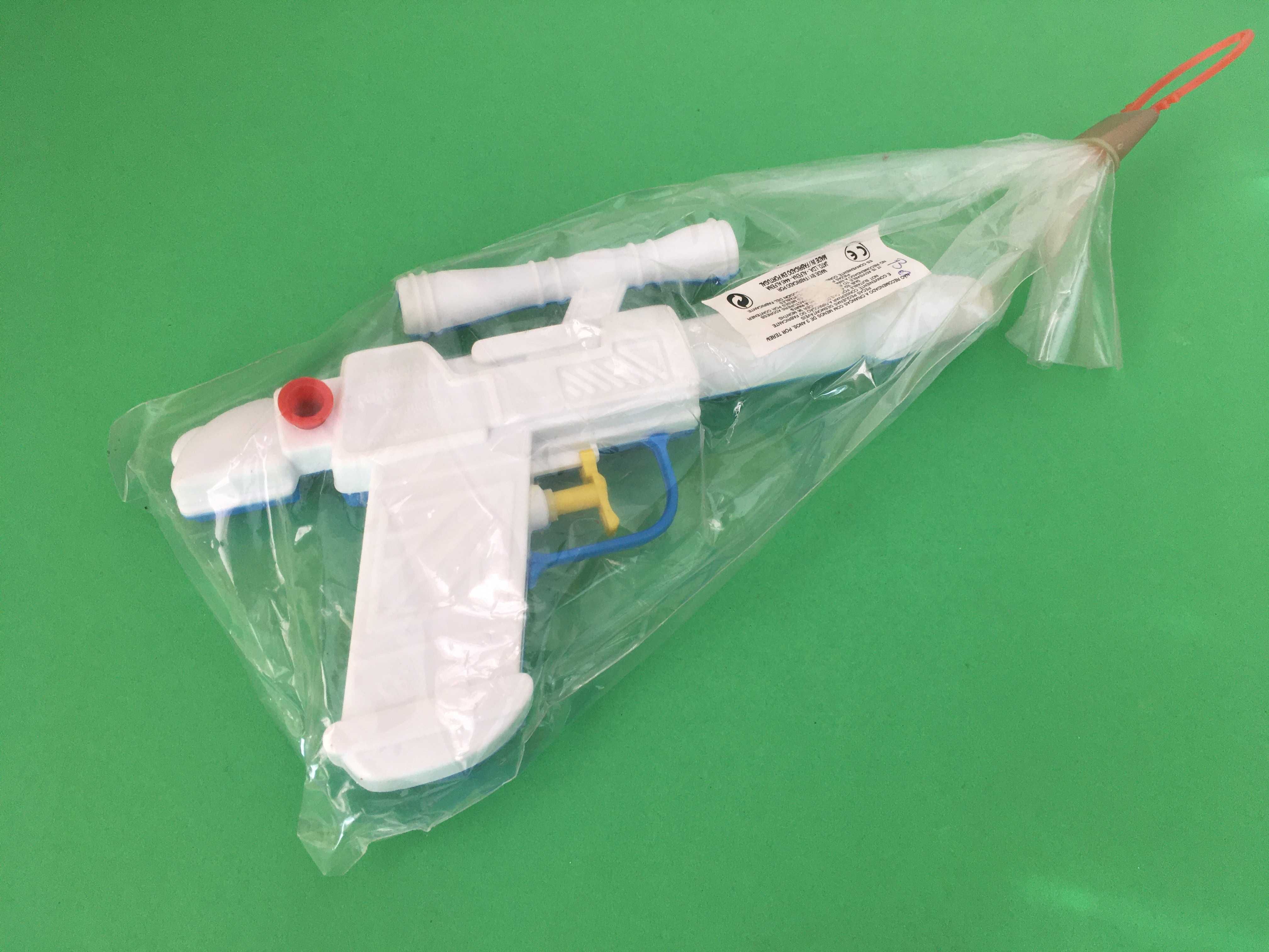 Bisnagas Pistolas em plástico da marca Portuguesa Pepe Antigas