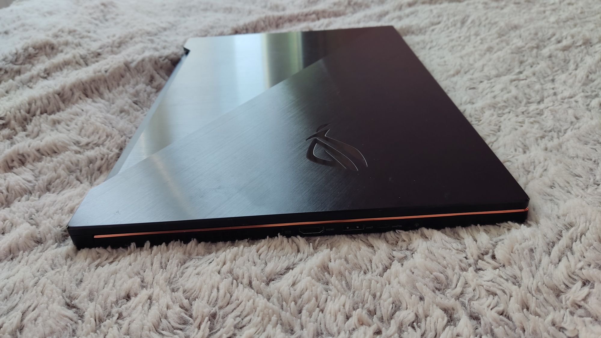 Asus rog zephyrus s17 gx701 lxs