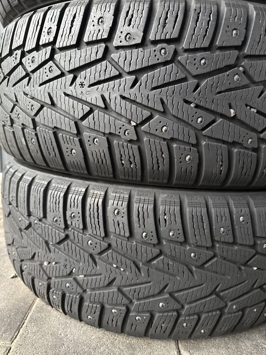 Шини резина 215/65/16 r16 Nokian комплект зимні