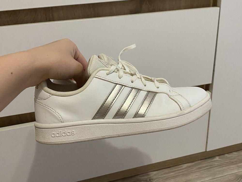 Кеди/кросівки adidas