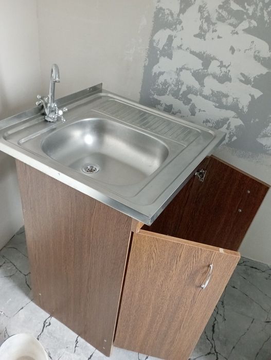 Кухонна мийка з тумбою