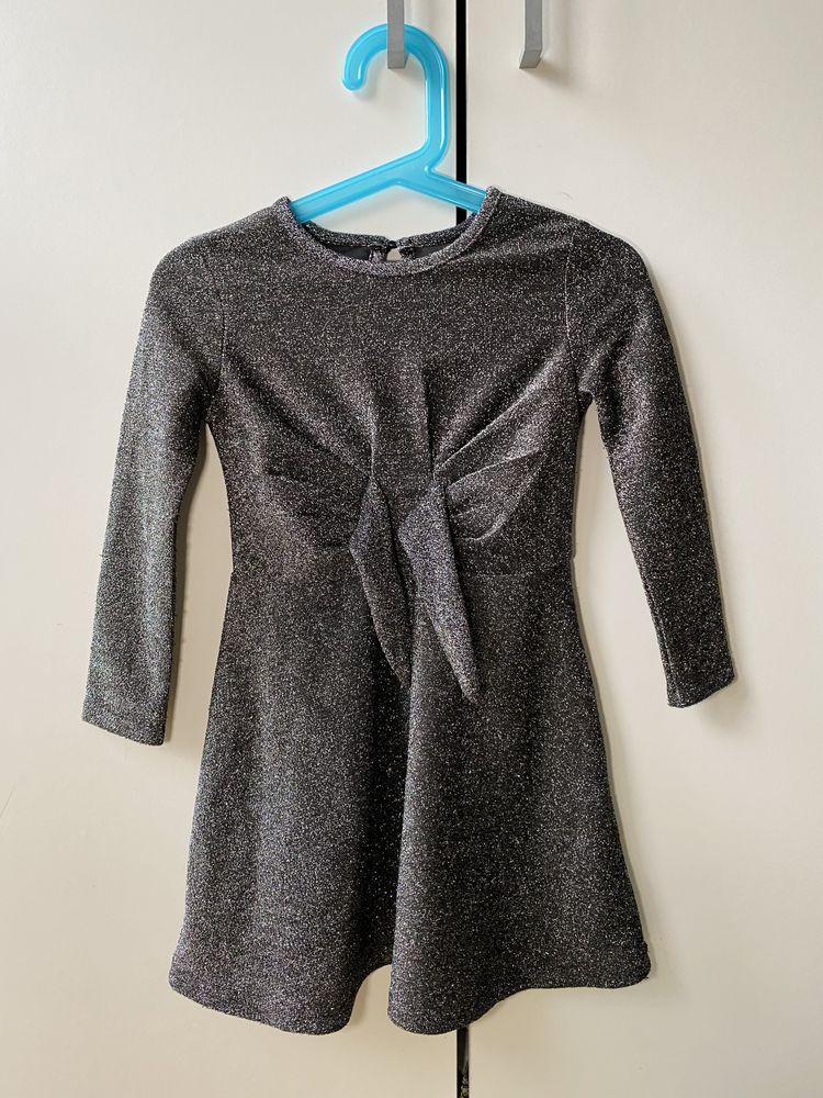 Błyszcząca srebrna sukienka Primark Premium rozmiar 104 #69