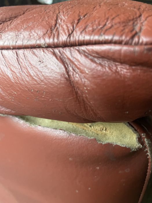 Skórzany miękki wypoczynek z wysuwanymi podnóżkami